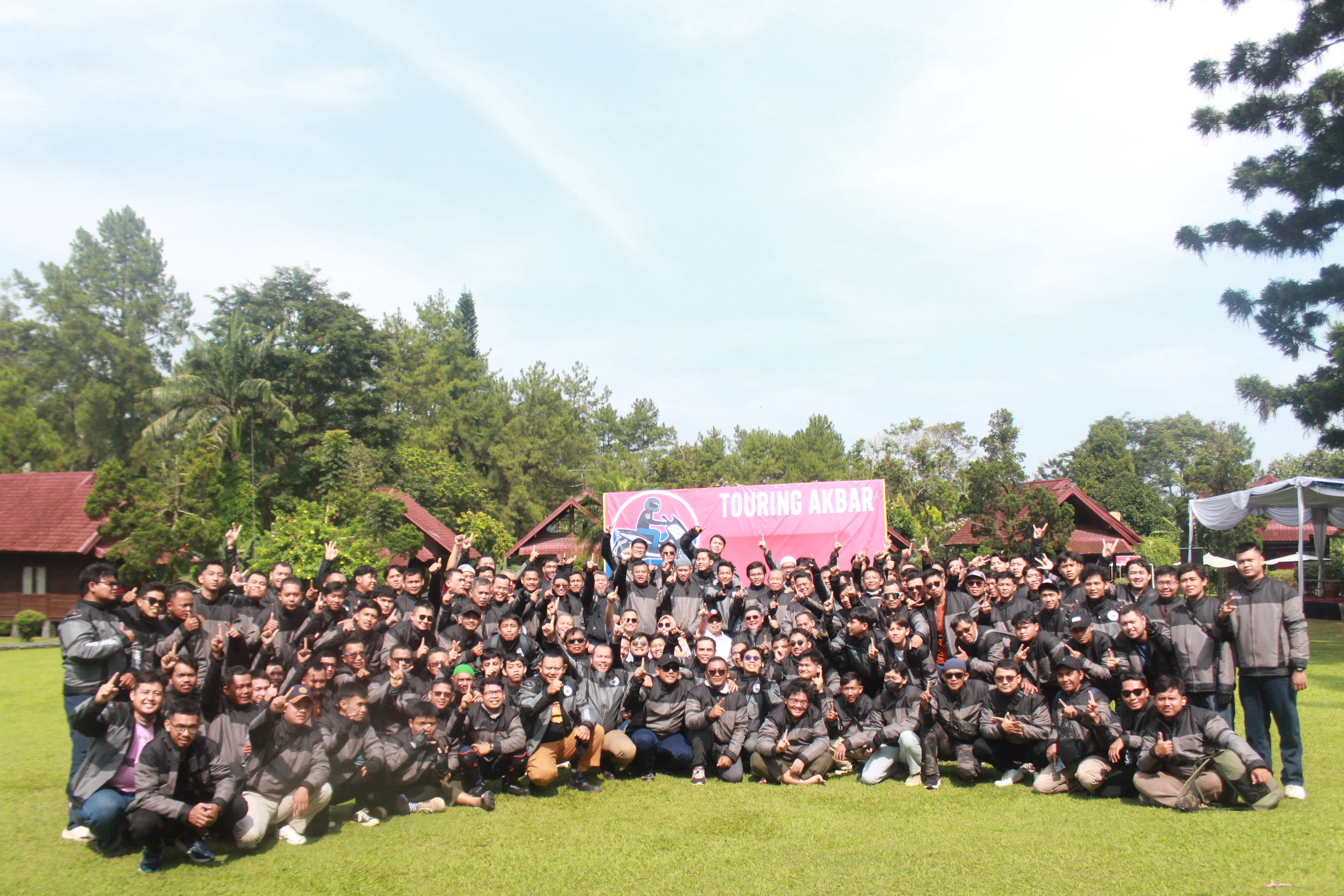 TOURING AKBAR